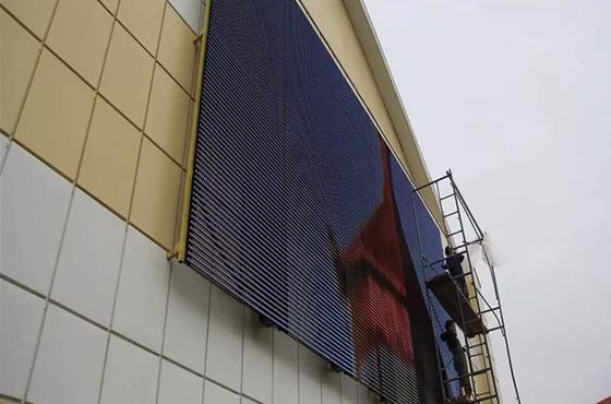 ความโปร่งใสสูง P15.625 จอแสดงผลม่านนำแสงกลางแจ้งสำหรับการโฆษณาบนอาคารสื่อ